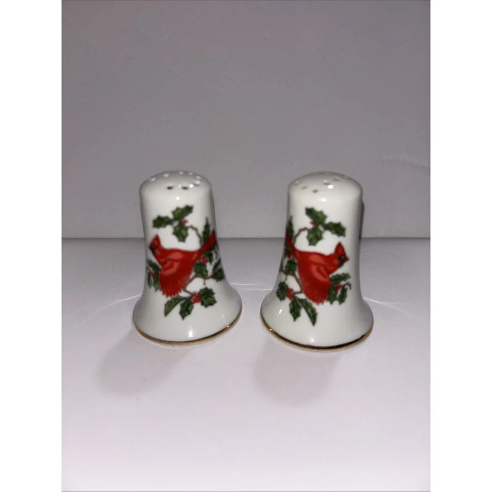Lefton Cardinals W/Gold, Trim, Vintage Salt & Pepper Shakers